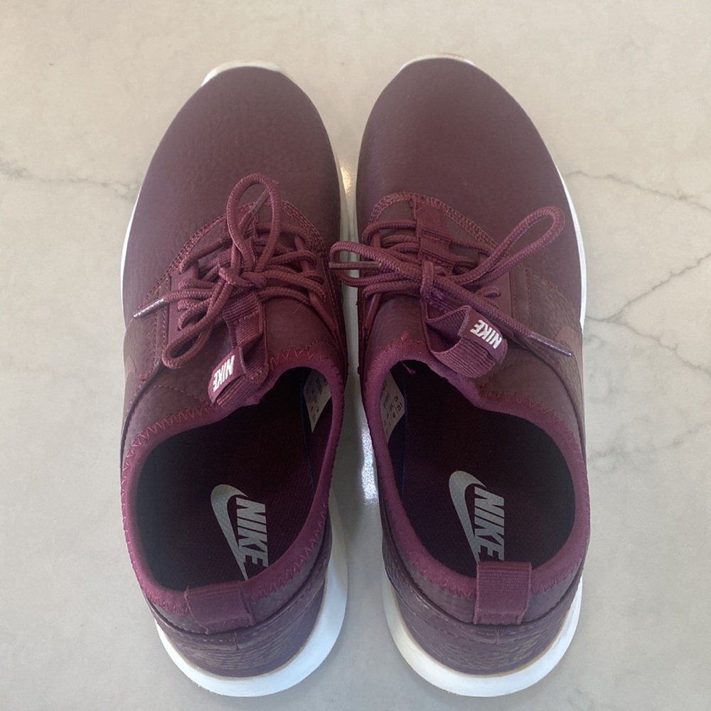 Nike shoes - Picture 5 of 5